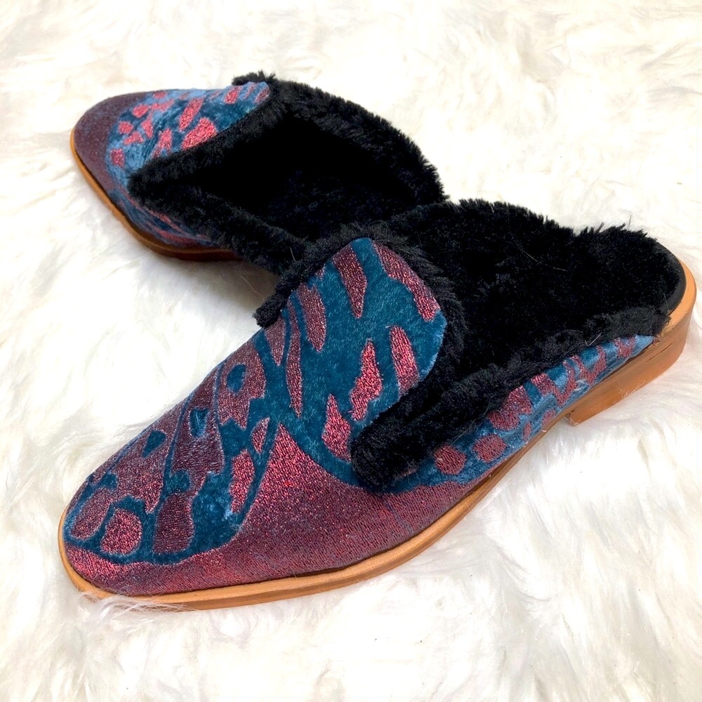 🦋NEW!!! Free People Butterfly Effect Velvet Mule